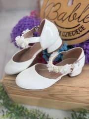 buty komunijne z kwiatkami